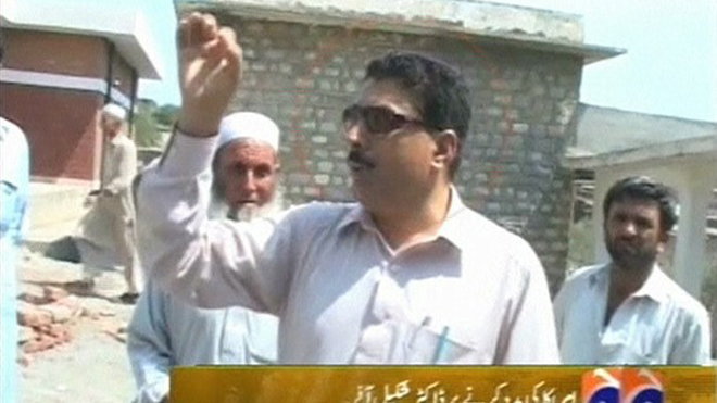 Pakistani doctor Shakil Afridi talks with people outside a building at an unknown location in Pakistan in this still image taken from file footage released May 23, 2012. (Reuters) 