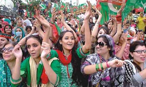 PTI-Girls-in-Azadi-March-Dharna-Islamabad