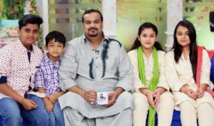 Amjad sabri with sons and daughters